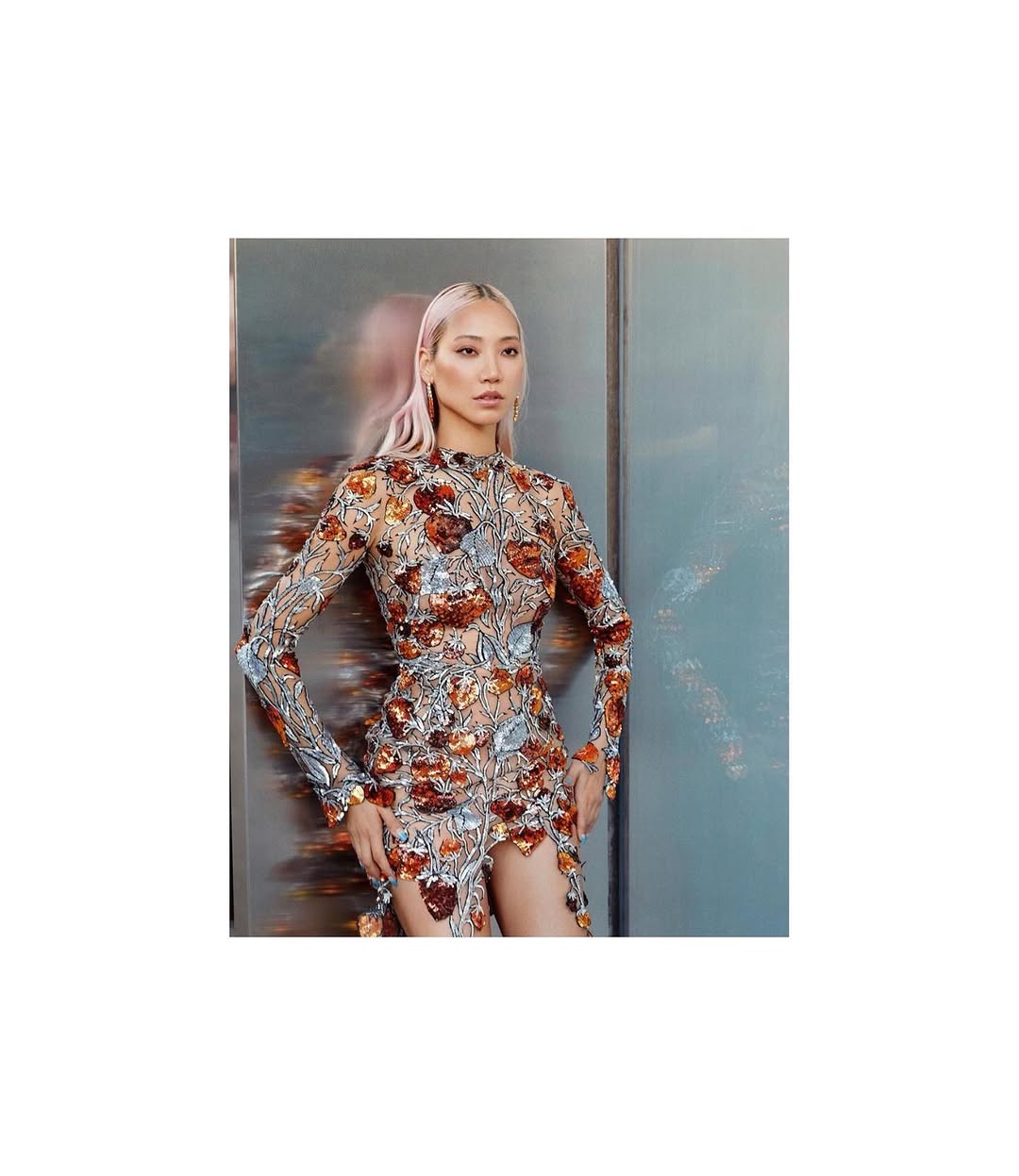 Editorial portrét — blond modelka